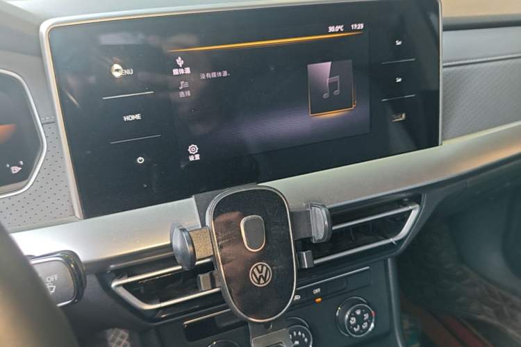 Used Volkswagen Lavida 2023 1.5L Automatic Full-Comfort Edition Audio And AC Panel