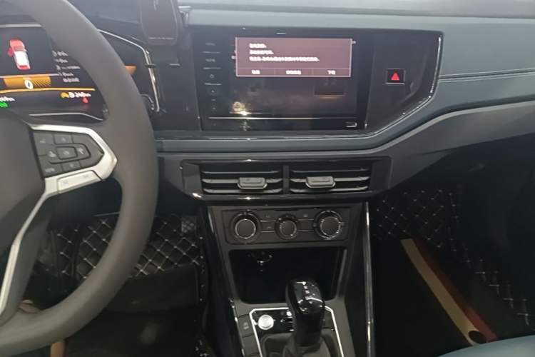 Used Volkswagen Lavida 2023 New Sharp 1.5L Automatic New Wish Edition Audio And AC Panel