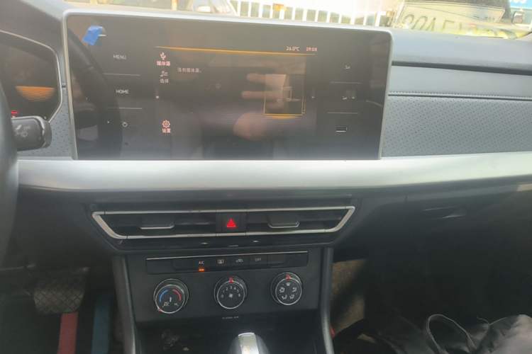 Used Volkswagen Lavida 2023 1.5L Automatic Full-Comfort Edition Audio And AC Panel