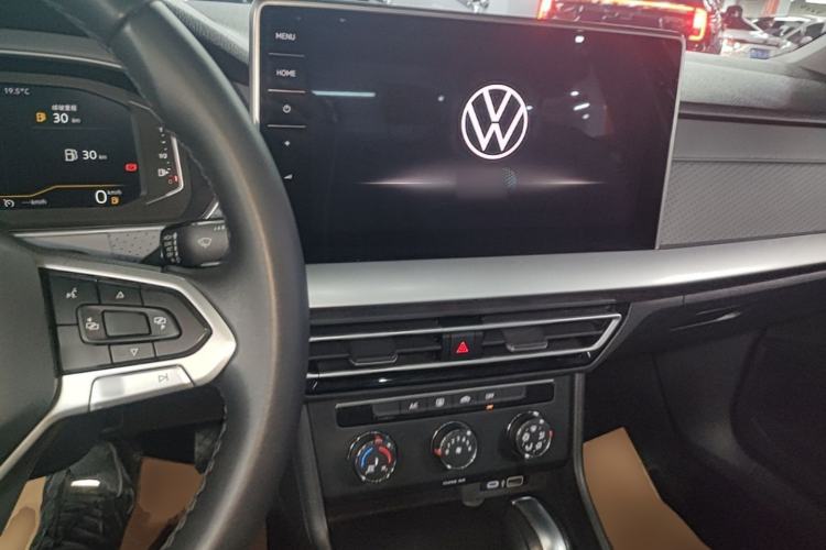 Used Volkswagen Lavida 2023 Revised Version 1.5L Automatic Starry Sky Edition – 5 Million Units Center Console