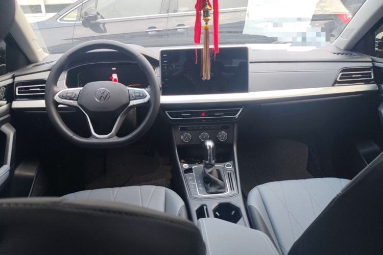 Used Volkswagen Lavida 2023 Revised Version 1.5L Automatic 5 Millionth Edition Center Console