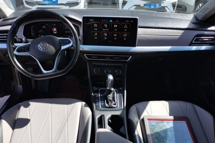 Used Volkswagen Lavida 2023 1.5L Automatic 5 Million Edition Center Console