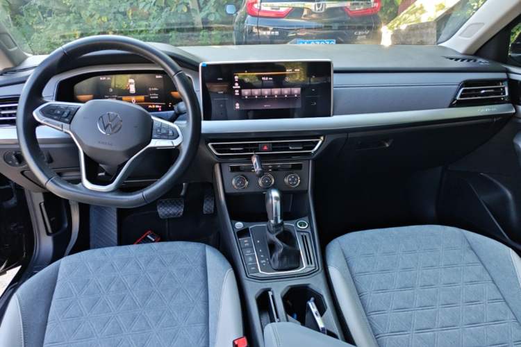 Used Volkswagen Lavida 2023 300TSI DSG Full-Comfort Edition Center Console