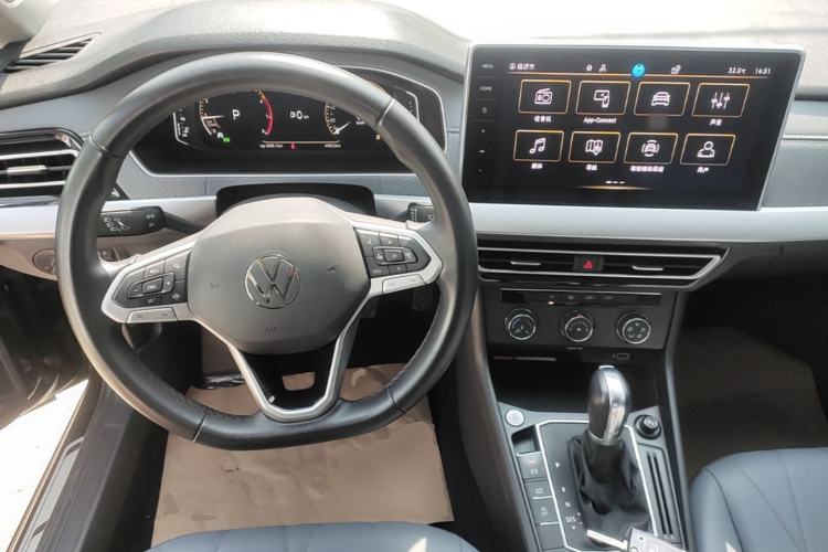 Used Volkswagen Lavida 2023 Revised Version 1.5L Automatic Starry Sky Edition – 5 Million Units Center Console