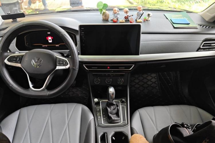 Used Volkswagen Lavida 2023 1.5L Automatic 5 Million Edition Center Console