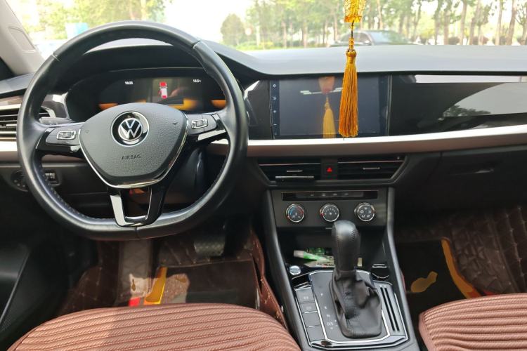 Used Volkswagen Lavida 2023 Revised Version 1.5L Automatic Starry Sky Edition – 5 Million Units Center Console