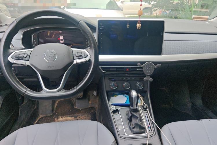 Used Volkswagen Lavida 2023 1.5L Automatic 5 Million Edition Center Console