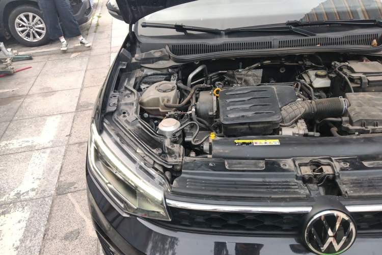 Used Volkswagen Lavida 2023 New Sharp 1.5L Automatic Excellent New Edition Engine Bay Right