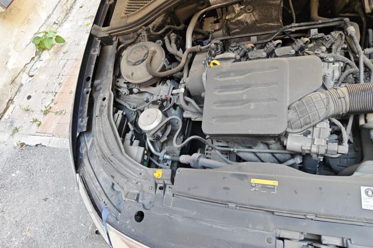 Used Volkswagen Lavida 2023 1.5L Automatic 5 Million Edition Engine Bay Right