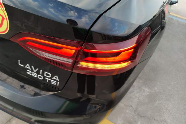 Used Volkswagen Lavida 2023 280TSI DSG Full-Comfort Edition Exterior 2
