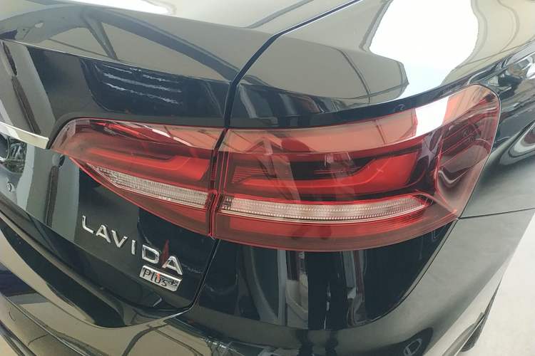 Used Volkswagen Lavida 2023 1.5L Automatic Starry Sky 5 Million Edition Exterior 3