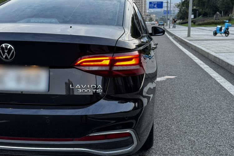 Used Volkswagen Lavida 2023 300TSI DSG Full-Comfort Edition Exterior 6