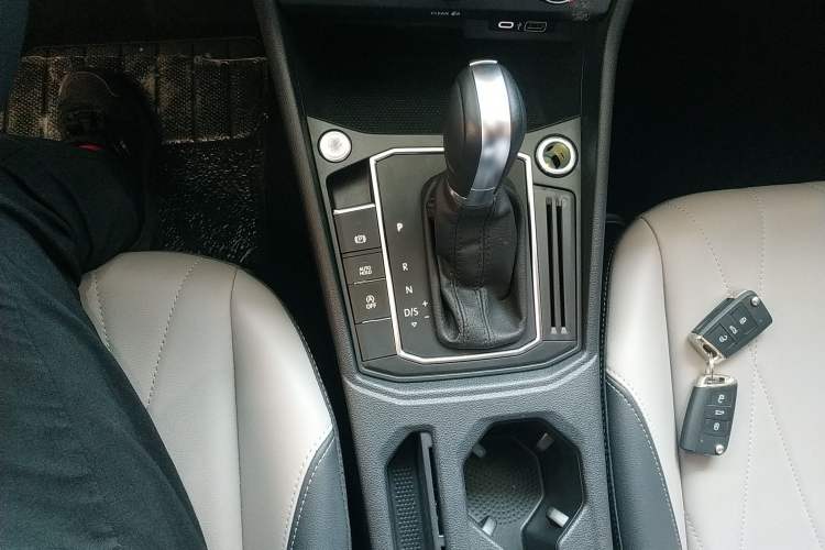 Used Volkswagen Lavida 2023 1.5L Automatic Starry Sky 5 Million Edition Gear Lever