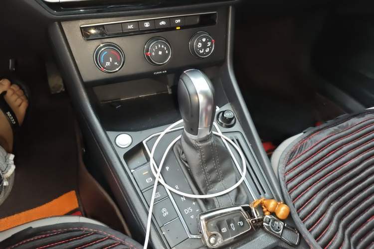 Used Volkswagen Lavida 2023 1.5L Automatic 5 Million Edition Gear Lever