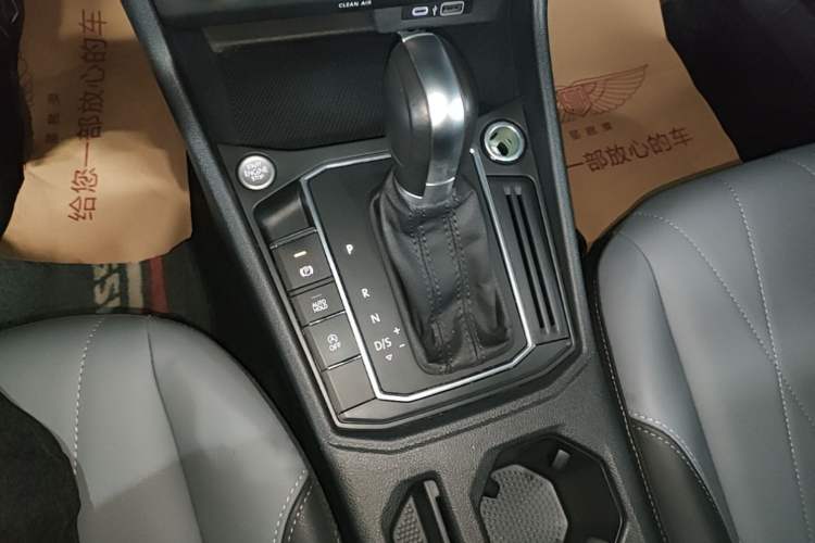 Used Volkswagen Lavida 2023 Revised Version 1.5L Automatic Starry Sky Edition – 5 Million Units Gear Lever
