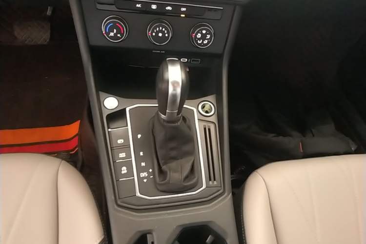 Used Volkswagen Lavida 2023 1.5L Automatic 5 Million Edition Gear Lever