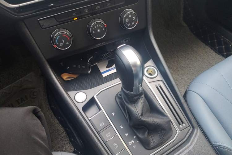 Used Volkswagen Lavida 2023 Revised Version 1.5L Automatic 5 Millionth Edition Gear Lever