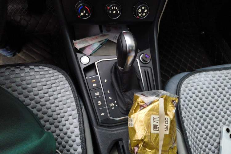 Used Volkswagen Lavida 2023 300TSI DSG Full-Comfort Edition Gear Lever