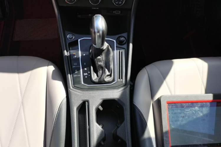 Used Volkswagen Lavida 2023 1.5L Automatic 5 Million Edition Gear Lever