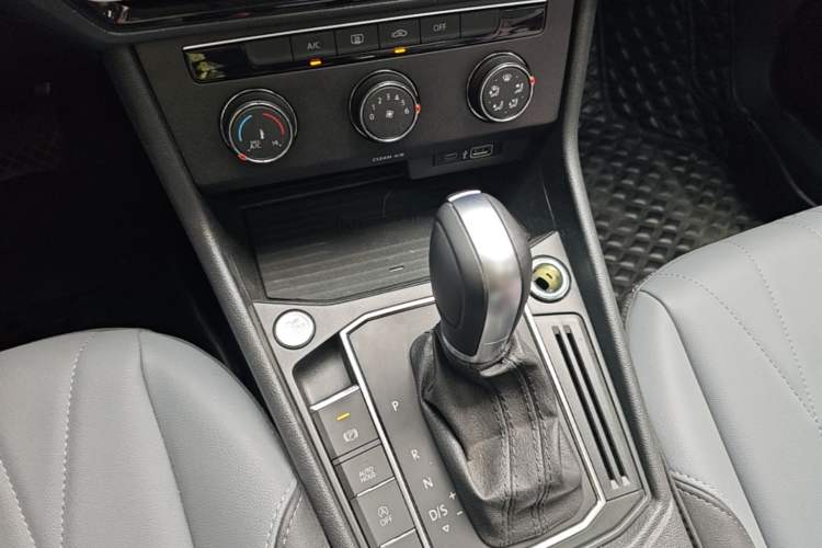 Used Volkswagen Lavida 2023 1.5L Automatic 5 Million Edition Gear Lever
