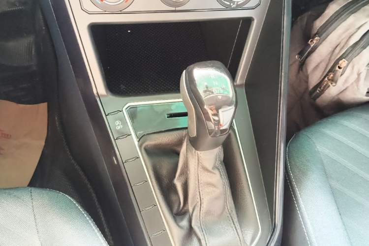 Used Volkswagen Lavida 2023 New Rui 1.5L Automatic New Yi Edition Gear Lever