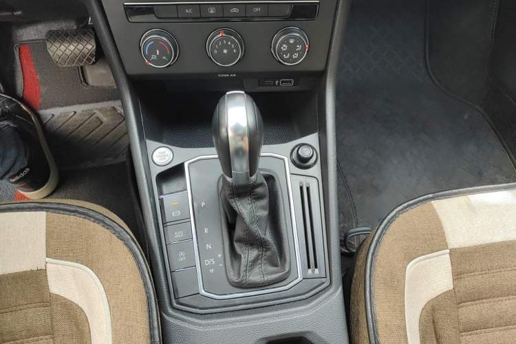 Used Volkswagen Lavida 2023 1.5L Automatic 5 Million Edition Gear Lever