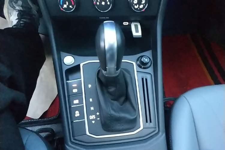 Used Volkswagen Lavida 2023 1.5L Automatic 5 Million Edition Gear Lever