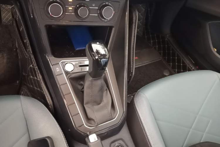 Used Volkswagen Lavida 2023 New Sharp 1.5L Automatic Outstanding New Vision Edition Gear Lever