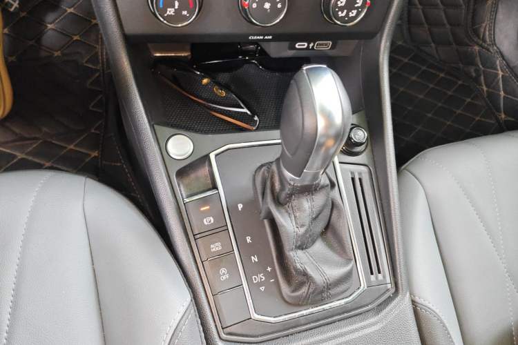 Used Volkswagen Lavida 2023 1.5L Automatic 5 Million Edition Gear Lever