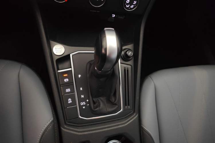 Used Volkswagen Lavida 2023 1.5L Automatic 5 Million Edition Gear Lever