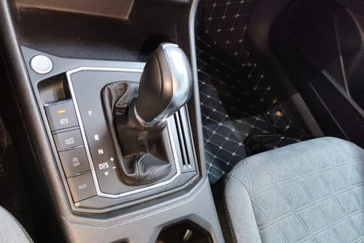 Used Volkswagen Lavida 2023 300TSI DSG Full-Comfort Edition Gear Lever