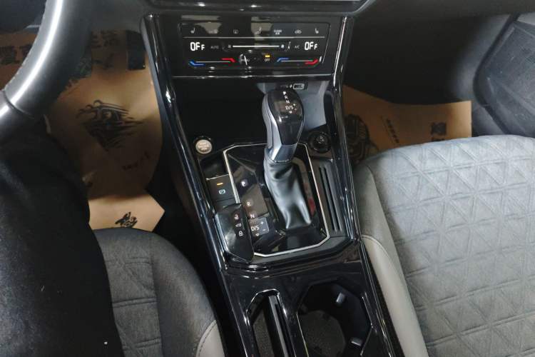 Used Volkswagen Lavida 2023 280TSI DSG Full-Comfort Edition Gear Lever