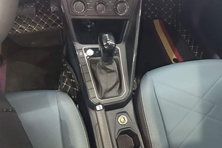 Used Volkswagen Lavida 2023 New Sharp 1.5L Automatic New Wish Edition Gear Lever