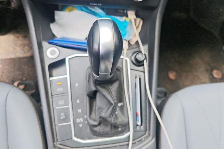 Used Volkswagen Lavida 2023 1.5L Automatic 5 Million Edition Gear Lever