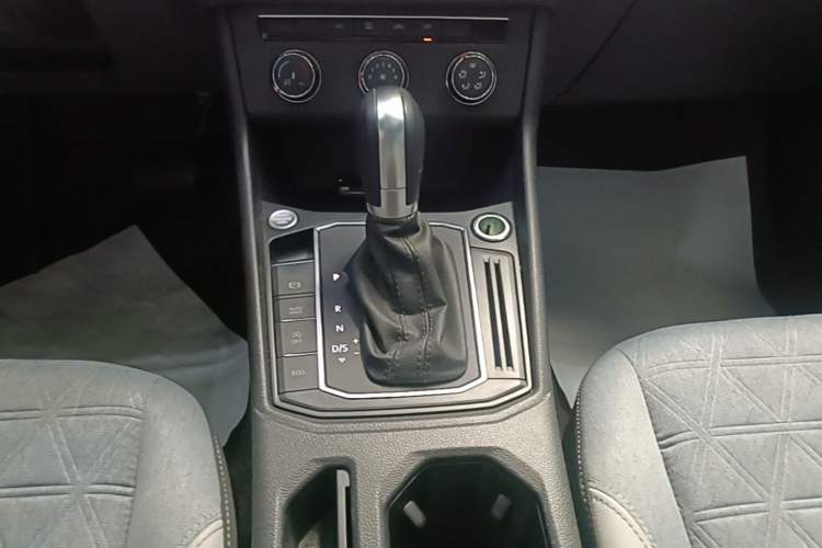 Used Volkswagen Lavida 2023 300TSI DSG Full-Comfort Edition Gear Lever