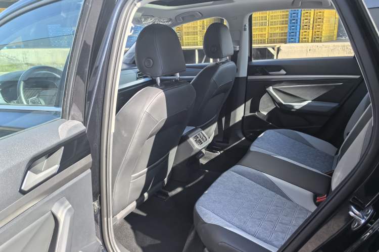 Used Volkswagen Lavida 2023 300TSI DSG Full-Comfort Edition Interior 2