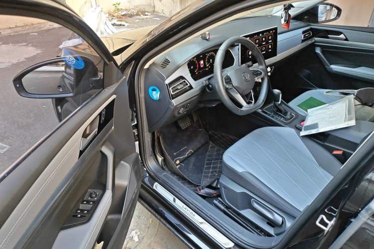 Used Volkswagen Lavida 2023 1.5L Automatic 5 Million Edition Interior 3