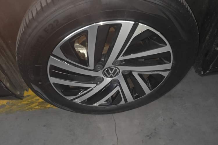 Used Volkswagen Lavida 2023 300TSI DSG Starry Full-Comfort Edition Left Front Wheel Hub