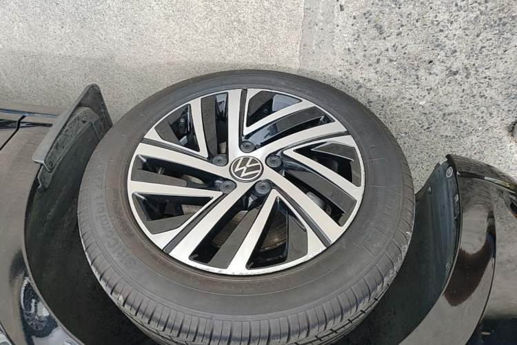 Used Volkswagen Lavida 2023 1.5L Automatic 5 Million Edition Left Front Wheel Hub