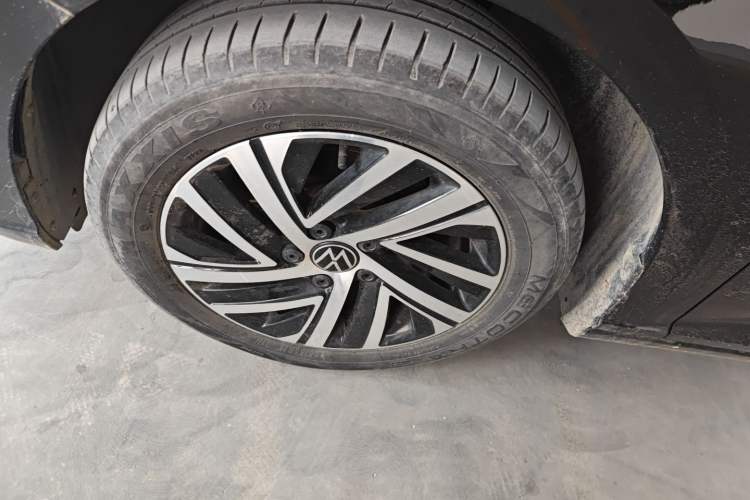 Used Volkswagen Lavida 2023 1.5L Automatic Full-Comfort Edition Left Front Wheel Hub