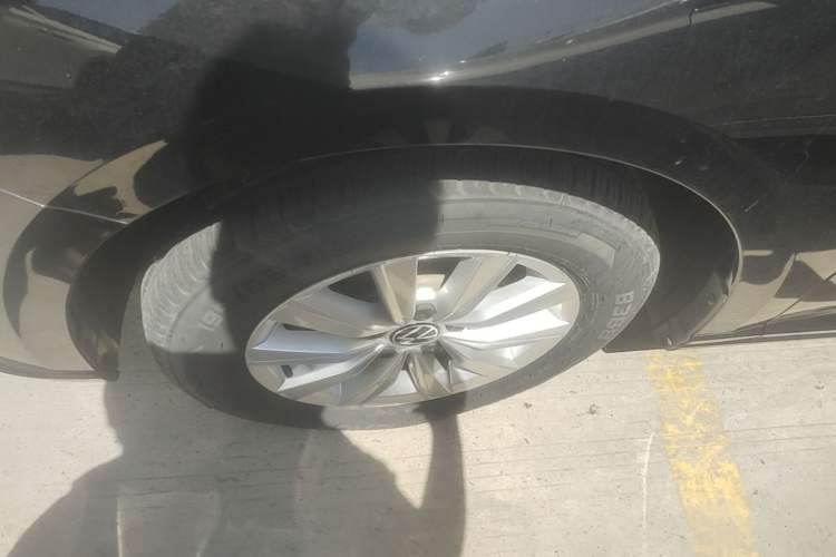 Used Volkswagen Lavida 2023 1.5L Automatic De Yi Edition Left Front Wheel Hub