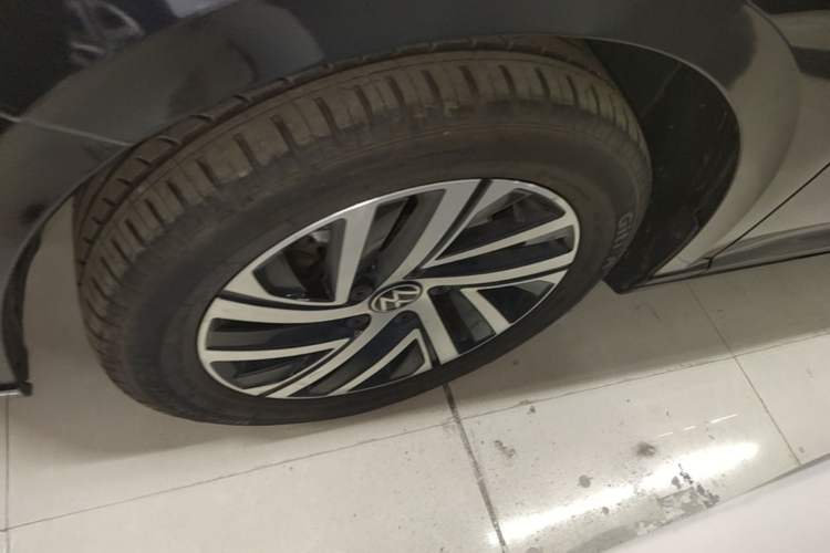 Used Volkswagen Lavida 2023 280TSI DSG Starry Sky Deluxe Edition Left Front Wheel Hub