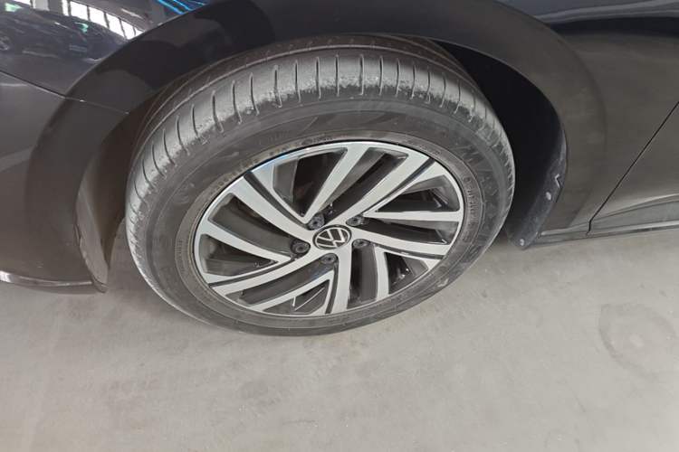 Used Volkswagen Lavida 2023 1.5L Automatic Full-Comfort Edition Left Front Wheel Hub