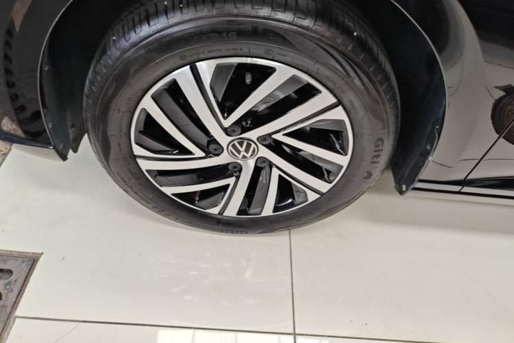 Used Volkswagen Lavida 2023 280TSI DSG Starry Sky Deluxe Edition Left Front Wheel Hub
