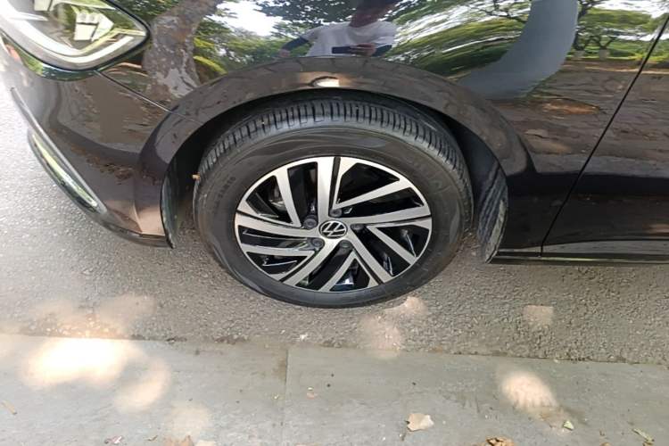 Used Volkswagen Lavida 2023 1.5L Automatic Full-Comfort Edition Left Front Wheel Hub