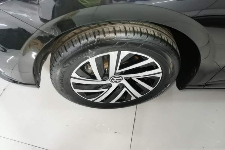Used Volkswagen Lavida 2023 1.5L Automatic Full-Comfort Edition Left Front Wheel Hub