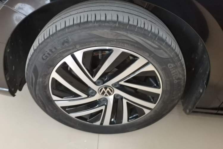Used Volkswagen Lavida 2023 300TSI DSG Starry Sky Leading Edition Left Front Wheel Hub