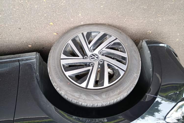 Used Volkswagen Lavida 2023 280TSI DSG Starry Sky Deluxe Edition Left Front Wheel Hub