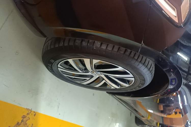 Used Volkswagen Lavida 2023 300TSI DSG Starry Full-Comfort Edition Left Front Wheel Hub