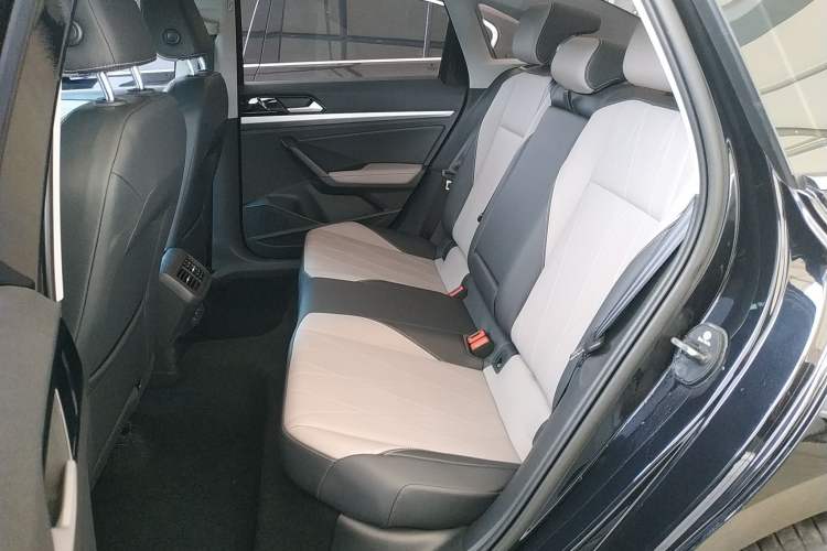 Used Volkswagen Lavida 2023 1.5L Automatic Starry Sky 5 Million Edition Left Rear Seat